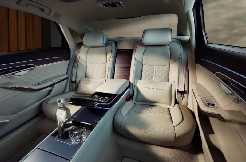 Лимузин Audi A8L Horch оказался существенно дешевле «Майбаха»