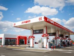 «Лукойл» выкупит все российские заправки Shell