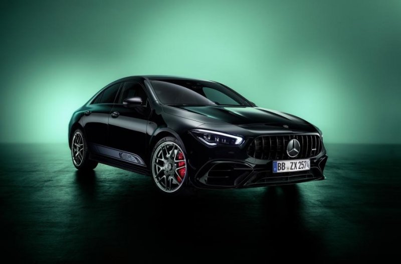 Mercedes-AMG A 45 и CLA 45 получили спецверсию в честь юбилея AMG