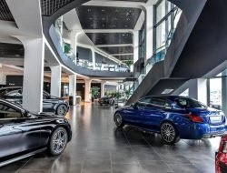 Mercedes-Benz сократит количество дилерских центров