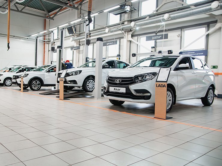 Нечем торговать: продажи новых автомобилей рухнули до минимума