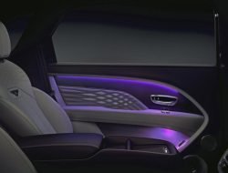 Новая модель Bentley получит миллиарды вариантов отделки