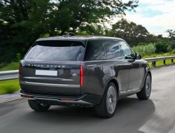 Новый Range Rover отзывают из-за угрозы внезапного срабатывания аирбэгов