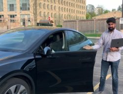 Обнаружена уязвимость, «взламывающая» Tesla за 10 секунд