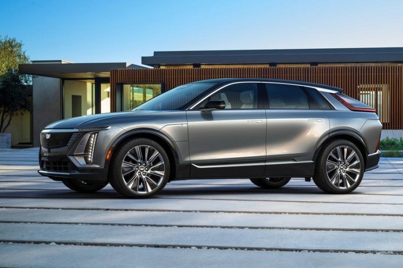 Первый электромобиль Cadillac получит 500-сильную полноприводную версию