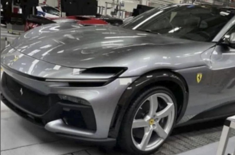 Первый кроссовер Ferrari получит мотор V12