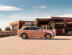 По просьбам трудящихся: Bentley выпустила удлиненный кроссовер Bentayga