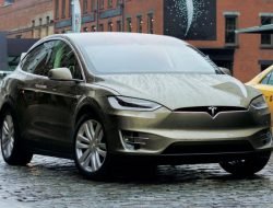 Покупателям Tesla Model X придётся ждать автомобиль еще два года