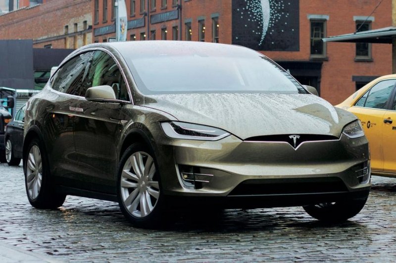 Покупателям Tesla Model X придётся ждать автомобиль еще два года