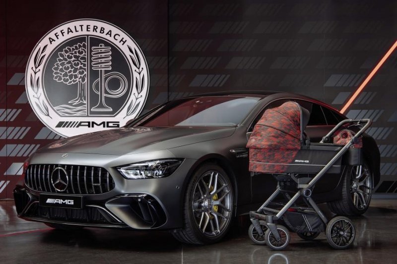 Посмотрите на премиальную детскую коляску от Mercedes-AMG