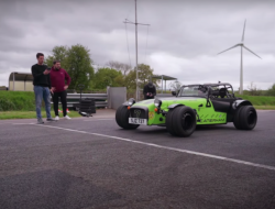 Посмотрите на уникальный 8-колёсный спорткар Caterham