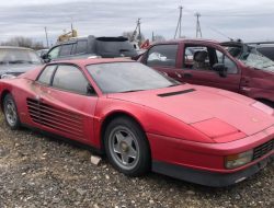 Раритетную Ferrari бросили на штрафстоянке в Подмосковье