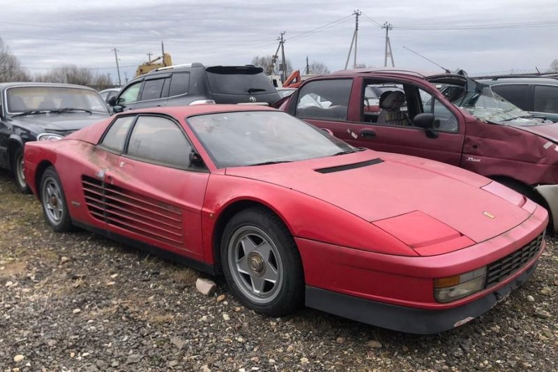 Раритетную Ferrari бросили на штрафстоянке в Подмосковье