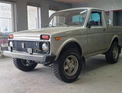 Редчайший пикап Lada Niva канадской сборки продают за 1,5 миллиона рублей