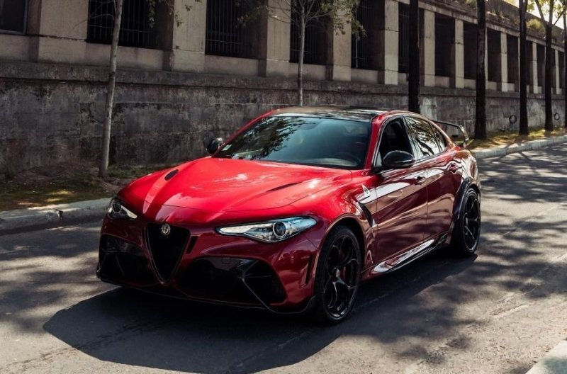 Редкую Alfa Romeo Giulia GTAm продают по цене BMW M8