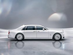 Rolls-Royce представил обновленный Phantom