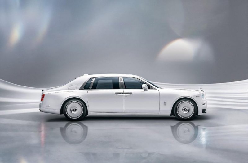 Rolls-Royce представил обновленный Phantom