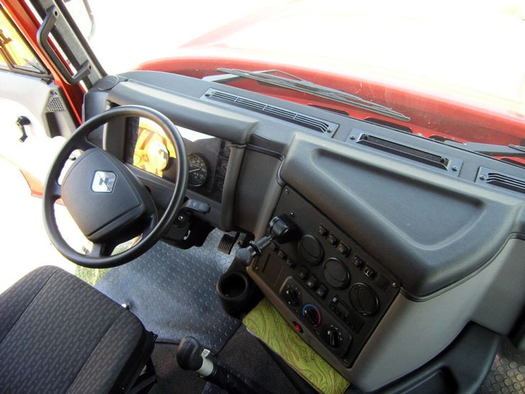 Русский ответ «Фрейтлайнеру»: в России продают уникальный тягач марки «Урал»