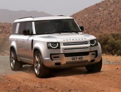 Самый большой Land Rover Defender дебютировал без V8