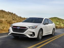 Subaru Legacy после обновления получил зигзагообразные фары