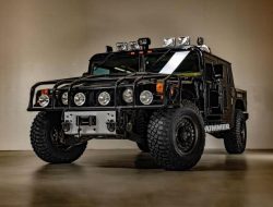 Тюнингованный Hummer Тупака Шакура вновь выставили на продажу