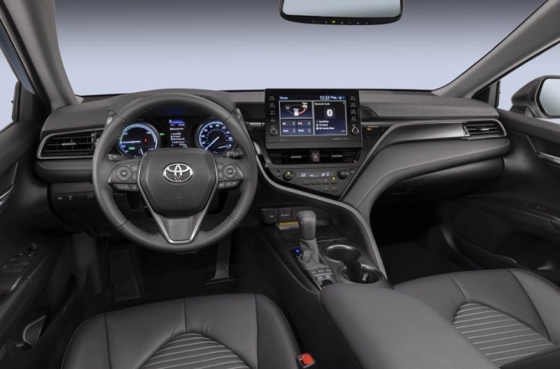 Toyota обновила «темную» версию Camry