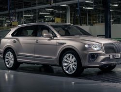 Удлиненный Bentley Bentayga получил «богатую» версию First Edition