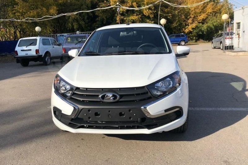 &laquo;Упрощенную&raquo; Lada Granta выпустят в двух версиях: подробности