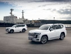 В Россию наладят поставки Toyota Land Cruiser 300 из Китая