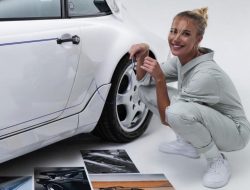 Владелица Porsche 964 превратила свою машину в арт-кар