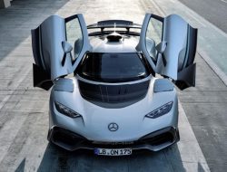 Американцев лишили супергибрида Mercedes-AMG One, и вот почему