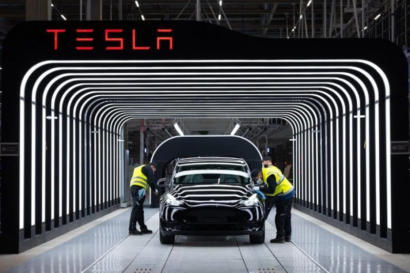 Бывший сотрудник Tesla отказался от выплаты 15 млн долларов по делу о расизме