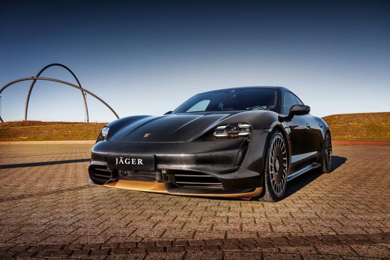 Для Porsche Taycan создали карбоновый боди-кит