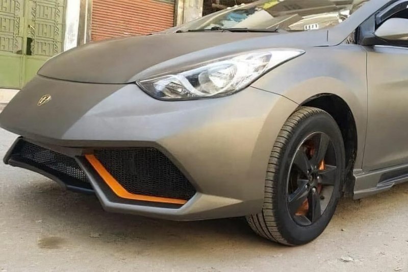 Hyundai Elantra попытались превратить в Lamborghini. Зря