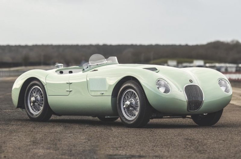 Jaguar построил первый возрожденный гоночный родстер из 1950-х