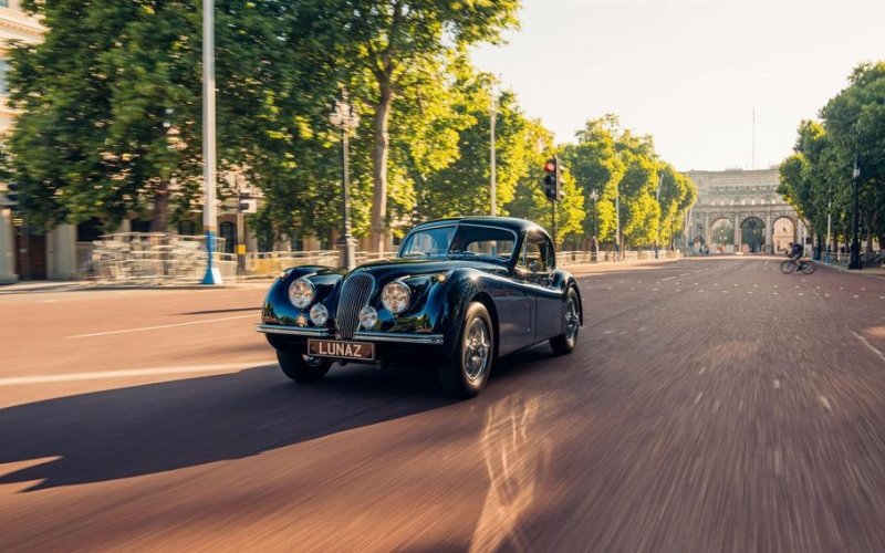 Lunaz показал электрический Jaguar XK120