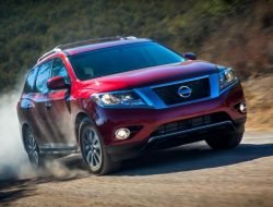 Nissan отзывает сотни тысяч Pathfinder из-за открывающегося капота