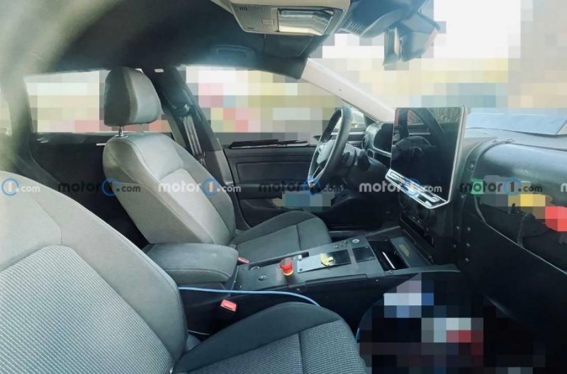 Обновленный Volkswagen Arteon получит гигантский экран и рычаг коробки на руле