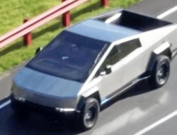 Раскрыт новый срок старта продаж Tesla Cybertruck