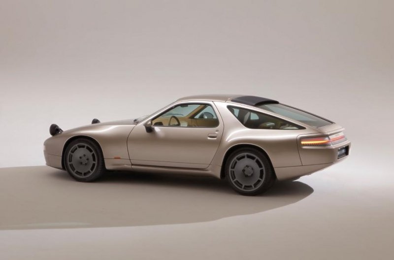 Рестомод Porsche 928 получил 400-сильный «атмосферник» и адаптивную подвеску