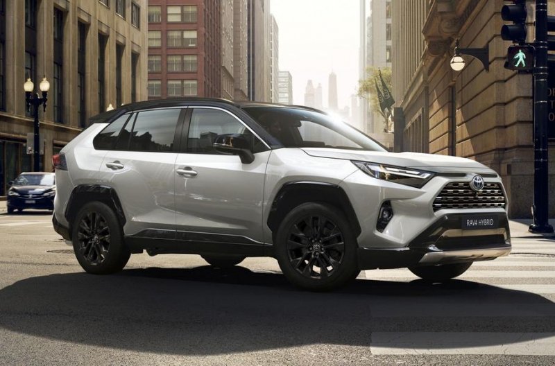 Toyota улучшила RAV4: электронная приборка и новая медиасистема