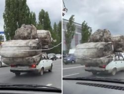 Видео: «Жигули» нагрузили в духе индийского поезда